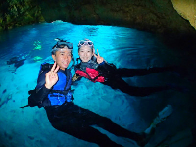 沖縄アンダゴ【3歳～グループ貸切り】熱帯魚と青の洞窟シュノーケル