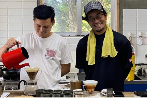 左：マキノコーヒー 牧野 秀樹さん、右：しらせコーヒー園 安村翔太さん