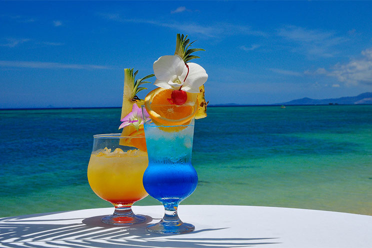 ワイン カクテルバー コーラルビュー リザンシーパークホテル谷茶ベイ 情報一覧 沖縄で定番 おすすめのグルメスポット 沖縄観光情報webサイト おきなわ物語