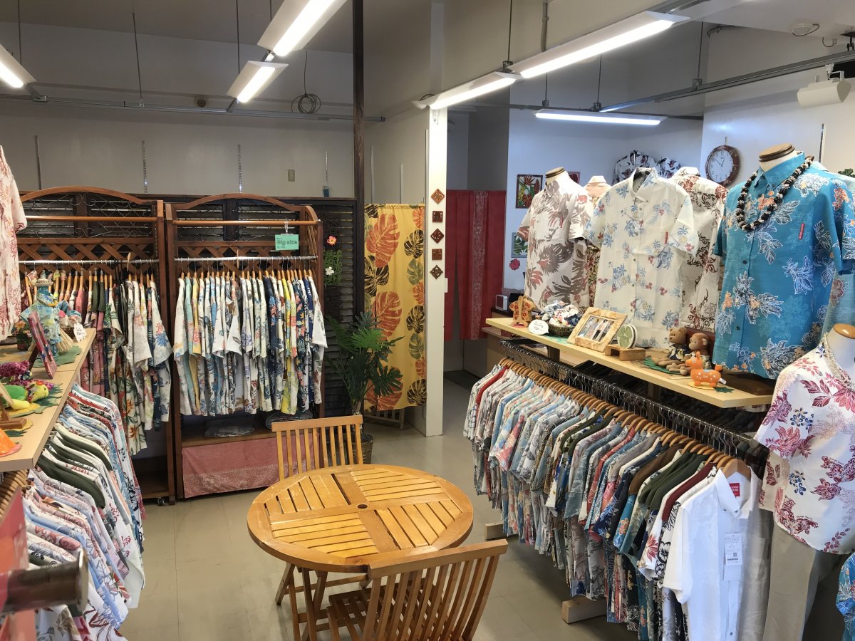 沖縄アロハシャツ かりゆしウェア のマンゴハウス 恩納ムーンビーチ前店 情報一覧 沖縄で定番 おすすめの観光スポット 沖縄観光情報webサイト おきなわ物語