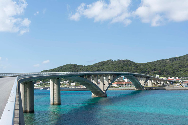 阿嘉大橋 情報一覧 沖縄で定番 おすすめの観光スポット 沖縄観光情報webサイト おきなわ物語