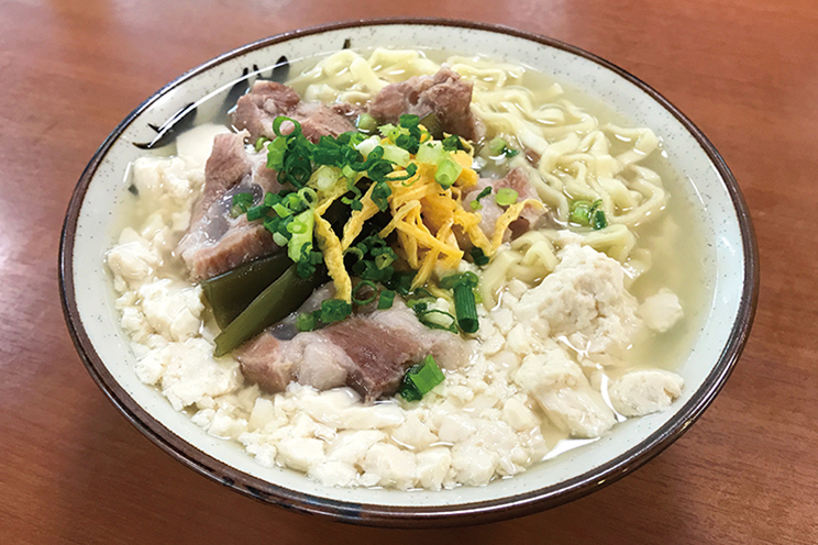 高江洲そば 情報一覧 沖縄で定番 おすすめのグルメスポット 沖縄観光情報webサイト おきなわ物語