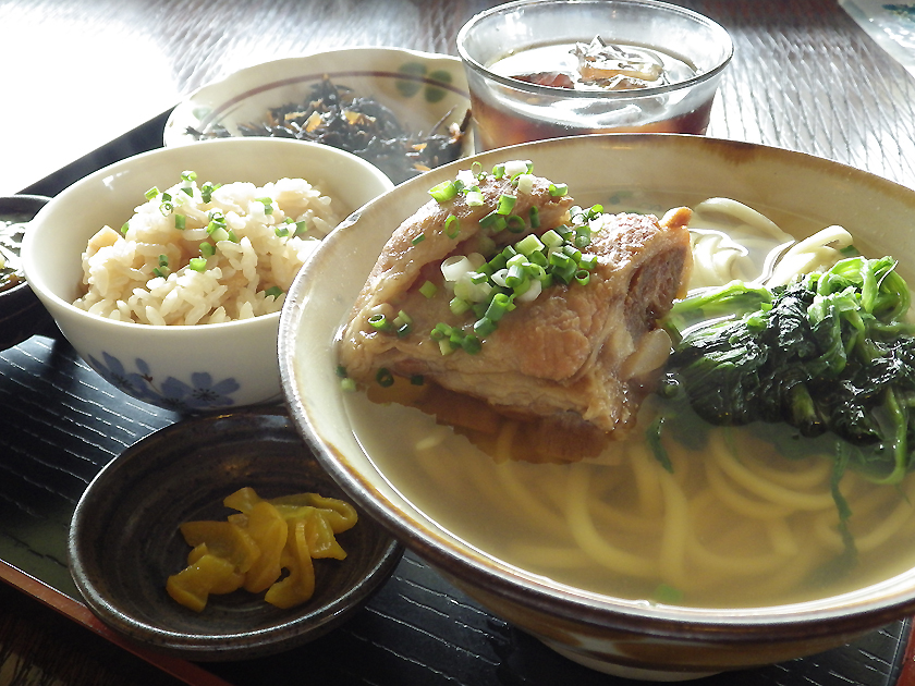 古謝そば屋 情報一覧 沖縄で定番 おすすめのグルメスポット 沖縄観光情報webサイト おきなわ物語