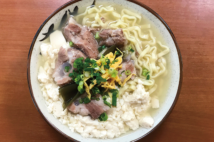 高江洲そば 情報一覧 沖縄で定番 おすすめのグルメスポット 沖縄観光情報webサイト おきなわ物語