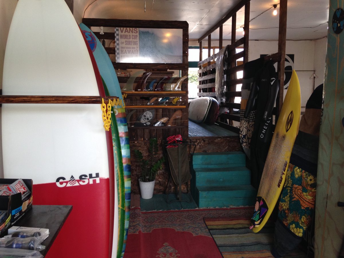 サーフショップ紹介｜極上の波に出会える！沖縄サーフィンに挑戦｜特集｜沖縄観光情報WEBサイト おきなわ物語