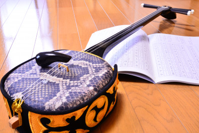 【3月4日は三線（サンシン）の日】沖縄の伝統楽器「三線」を紹介！