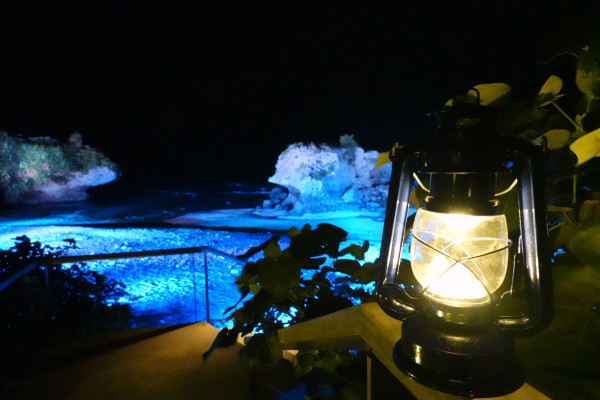 冬の沖縄の夜に煌めく「イルミーバンタ海辺の夜あかり」開催