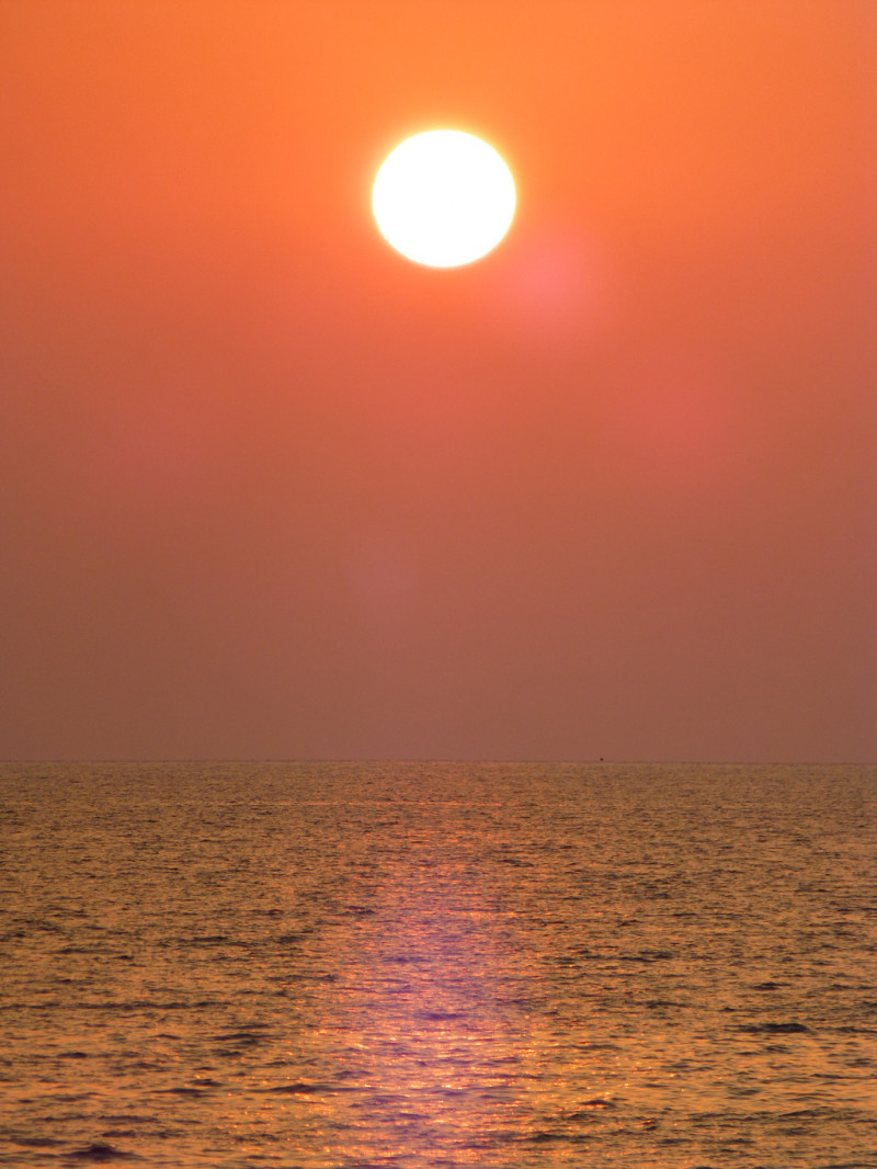 名護湾にみえる夕日