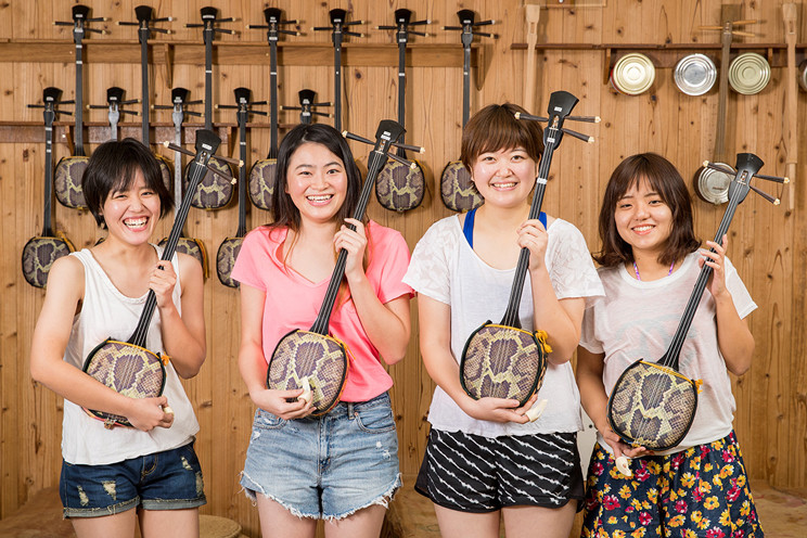 沖縄の伝統楽器｢三線｣を体験！