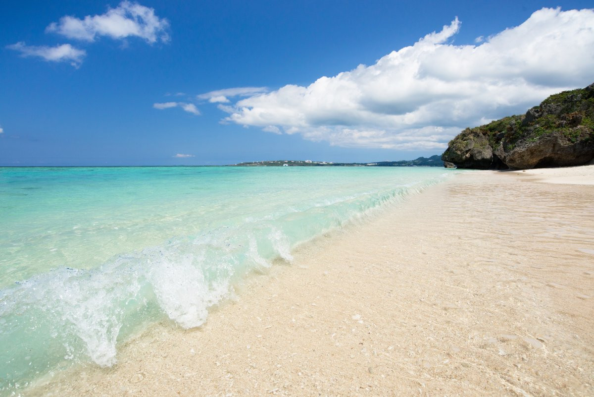 瀬底ビーチ 沖縄観光情報webサイト おきなわ物語