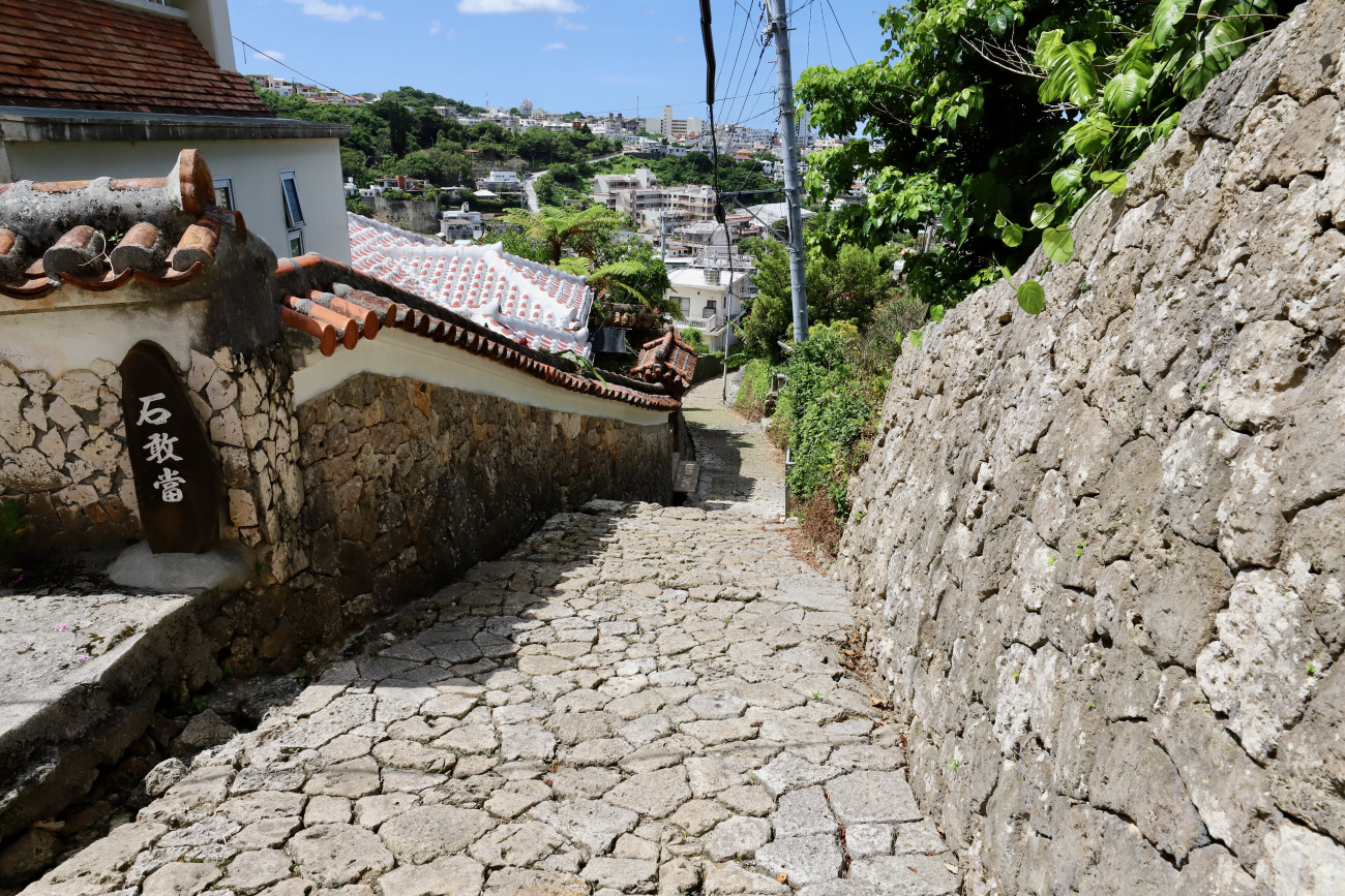 竹富島金城町の石畳道