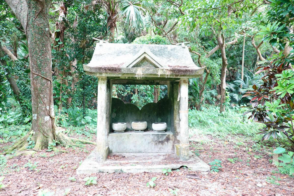 安和のくばのうたき(県指定有形民俗文化財)