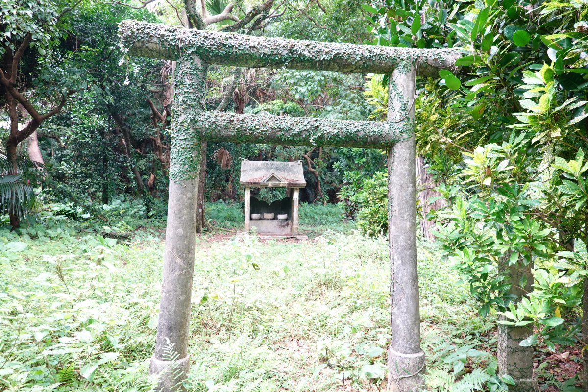 安和のくばのうたき(県指定有形民俗文化財)