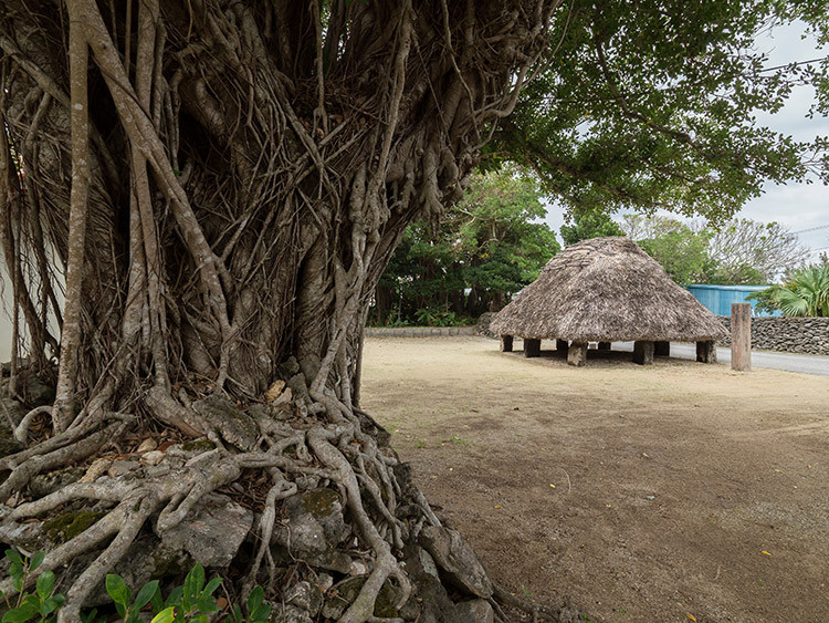 伊平屋村島尻の神アシアゲ