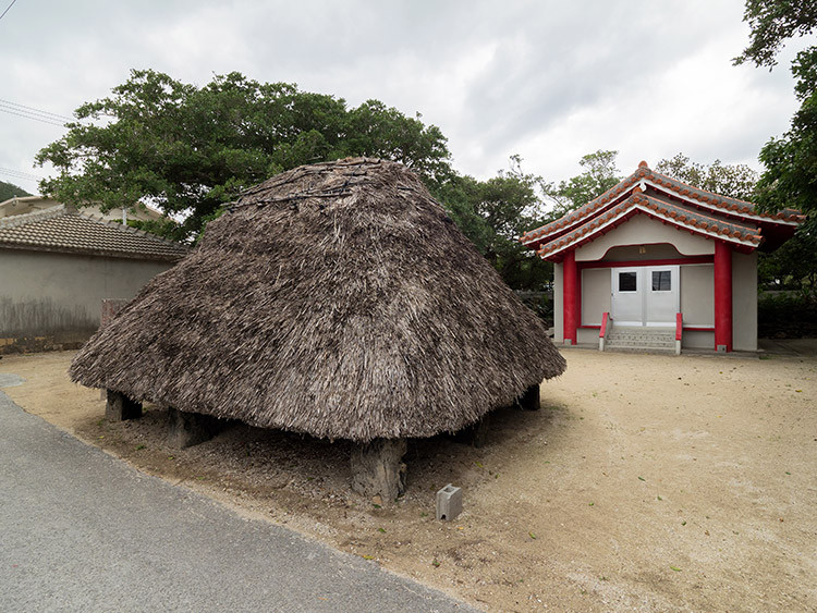 伊平屋村島尻の神アシアゲ