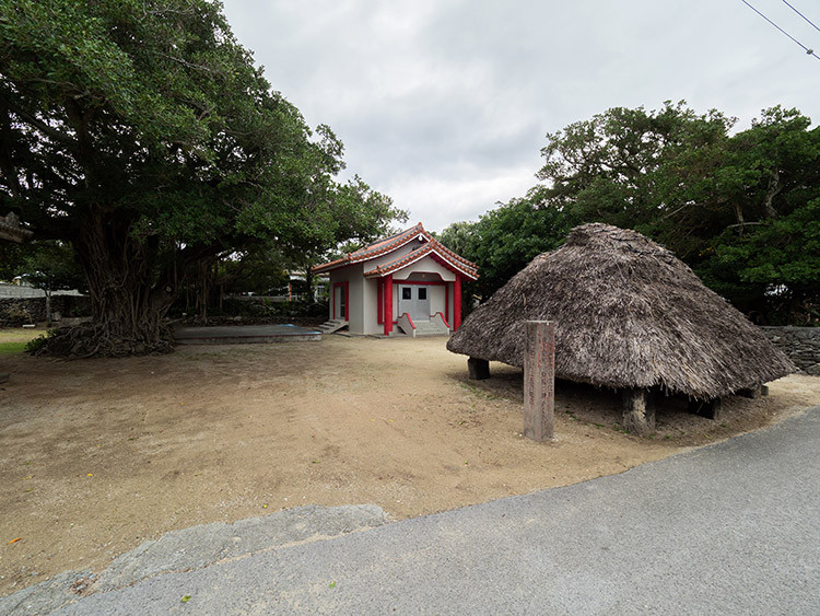 伊平屋村島尻の神アシアゲ