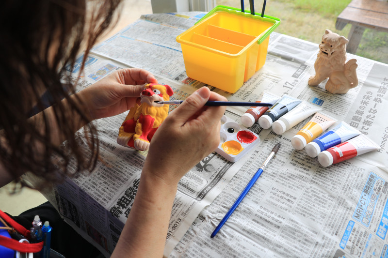 シーサー色付け体験