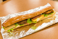 長さ約50cm！迫力満点のサンドイッチ「しかまサンド」（取扱店舗：木彫館）