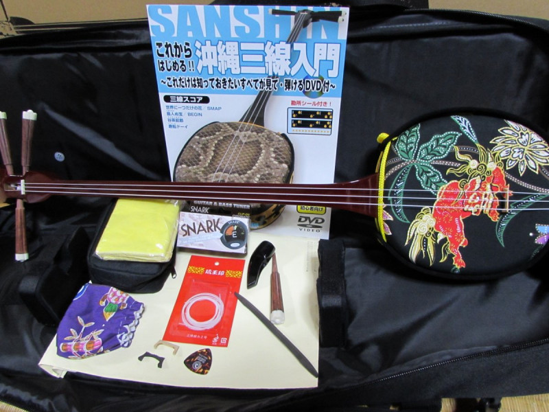 沖縄三線セット（人工皮張り）教本と初心者に必要なお得な付属品付
