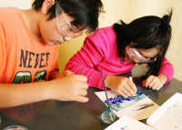 沖縄ガラス表札体験　家族で作る「我が家のガラス琉球ガラス表札」