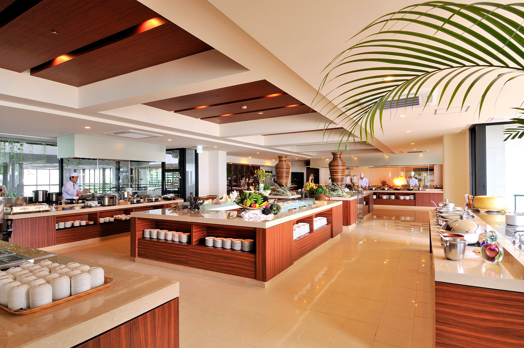 ザ・ムーンビーチ　ミュージアムリゾート　オールデイダイニング「コラーロ」