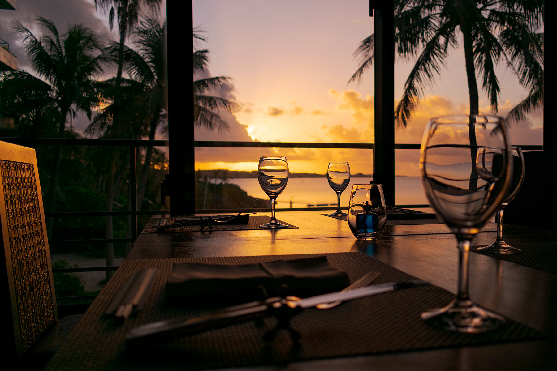 ザ・ムーンビーチ　ミュージアムリゾート　オールデイダイニング「コラーロ」