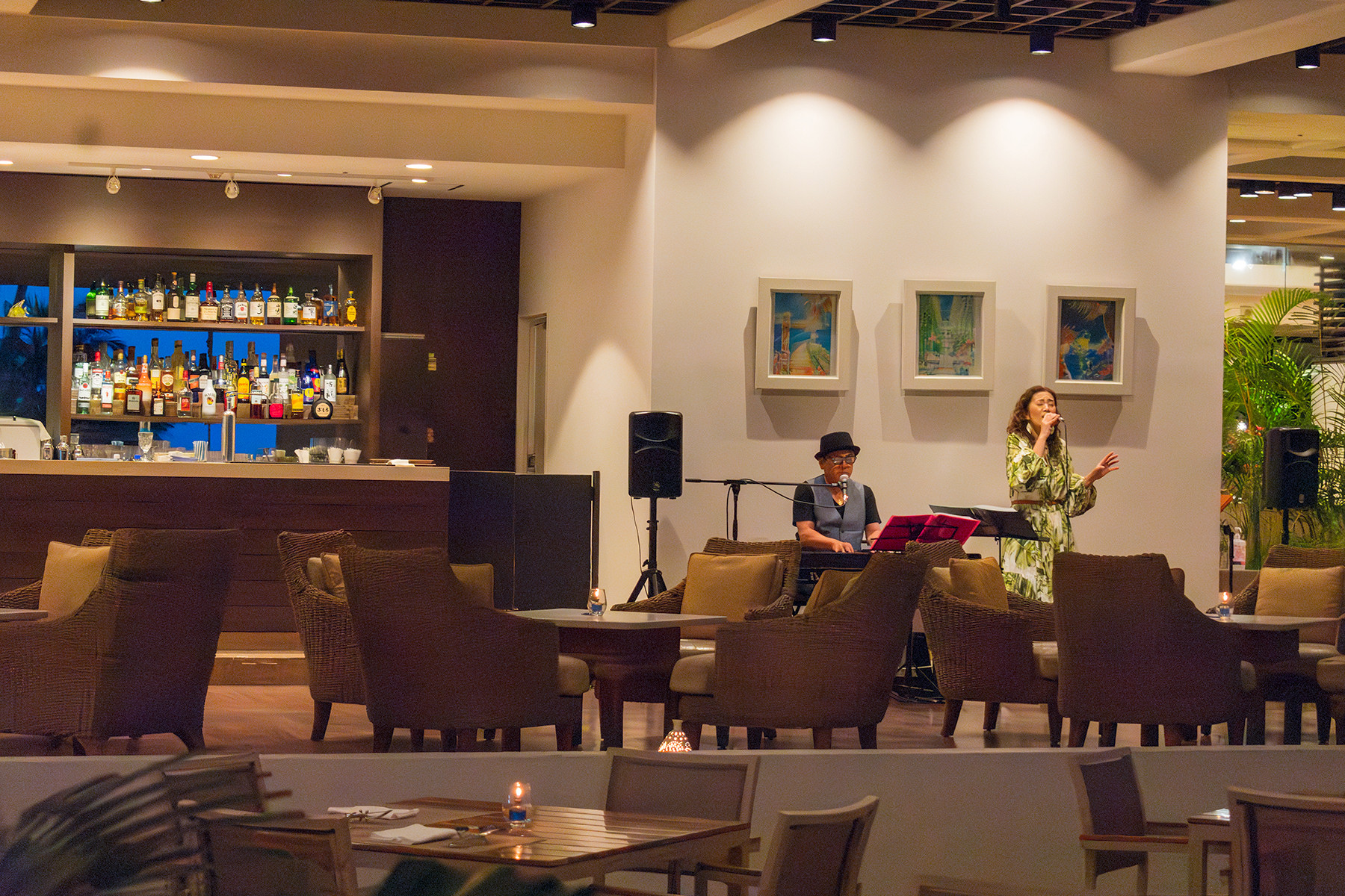 ザ・ムーンビーチ　ミュージアムリゾート　ラウンジ・バー「ラナイ」