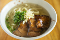 炙り三枚肉そば