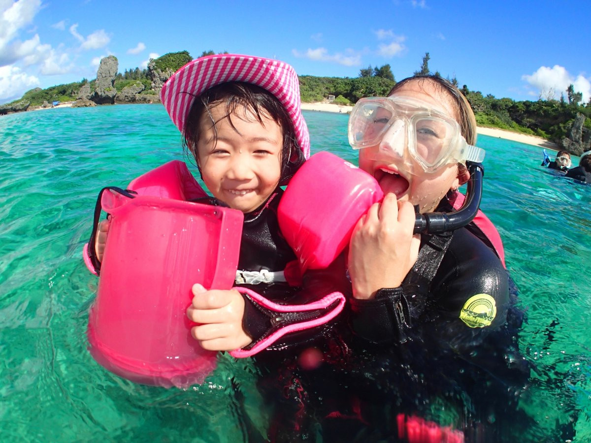 【3歳～】【1グループ完全貸切り】青の洞窟熱帯魚シュノーケル＆カヤック　沖縄アンダゴ