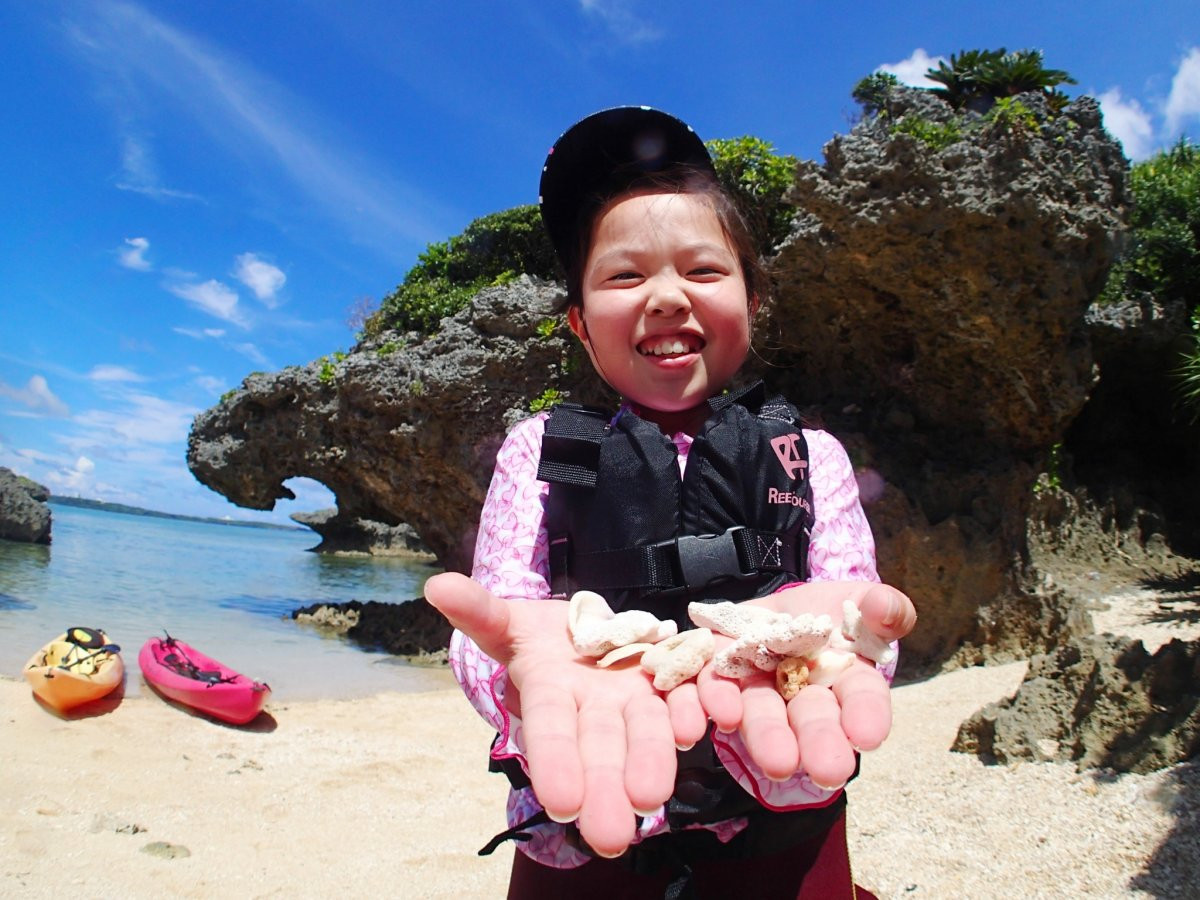 【3歳～】【1グループ完全貸切り】青の洞窟熱帯魚シュノーケル＆カヤック　沖縄アンダゴ