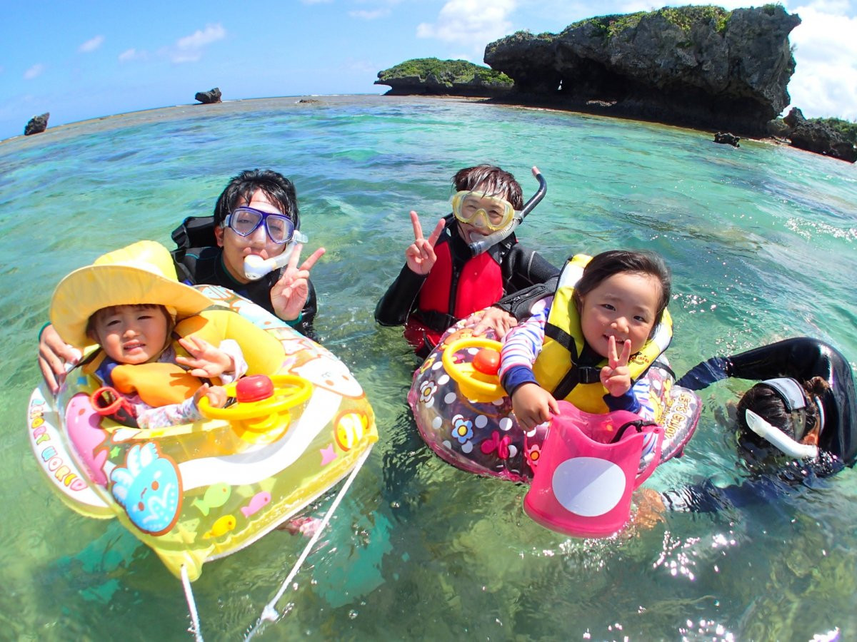 【3歳～】【1グループ完全貸切り】青の洞窟熱帯魚シュノーケル＆カヤック　沖縄アンダゴ