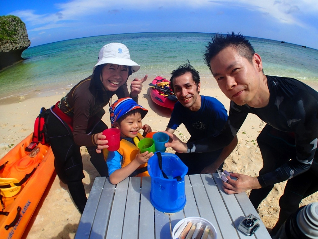 【3歳～】【1グループ完全貸切り】青の洞窟熱帯魚シュノーケル＆カヤック　沖縄アンダゴ