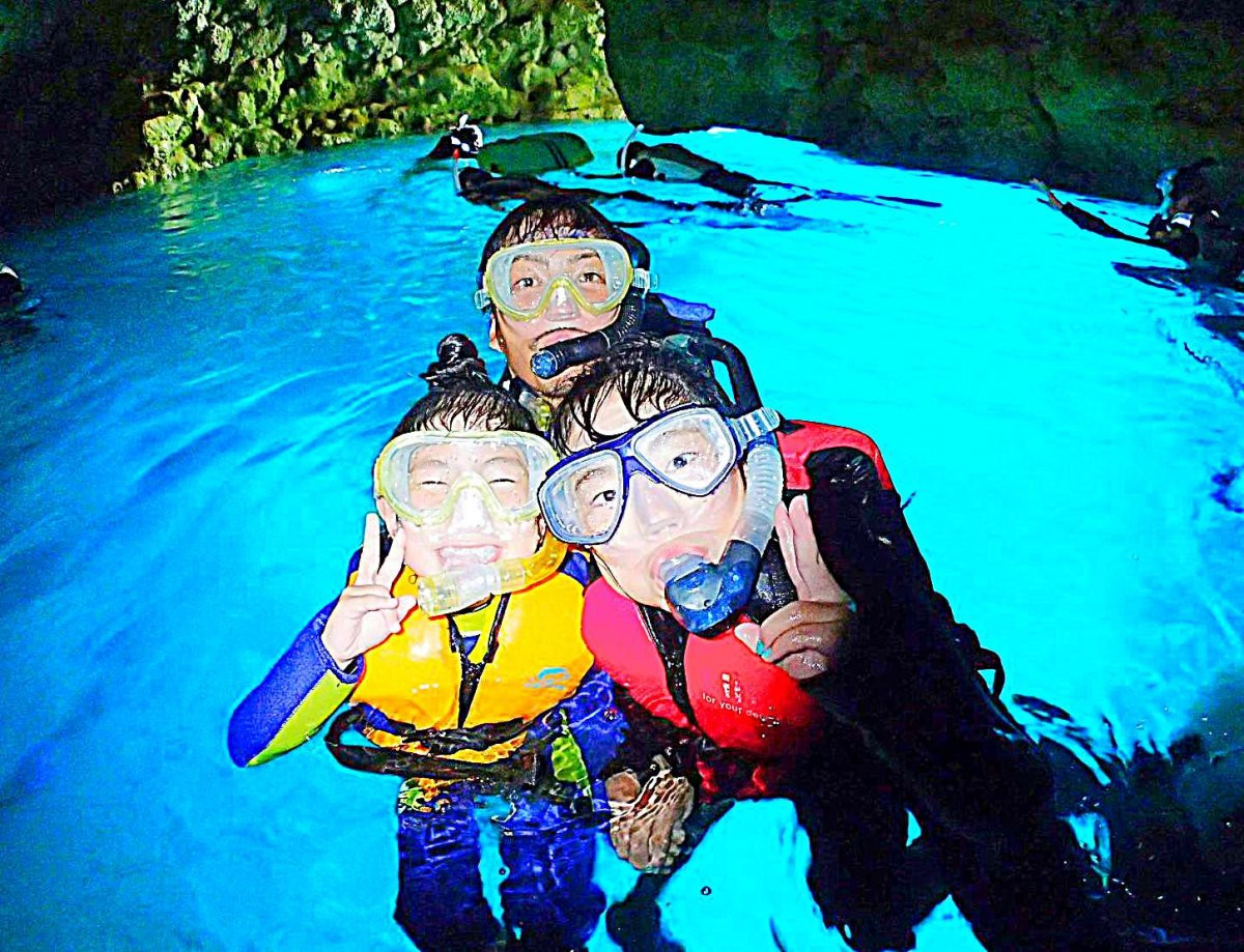 【3歳～】【1グループ完全貸切り】青の洞窟熱帯魚シュノーケル＆カヤック　沖縄アンダゴ