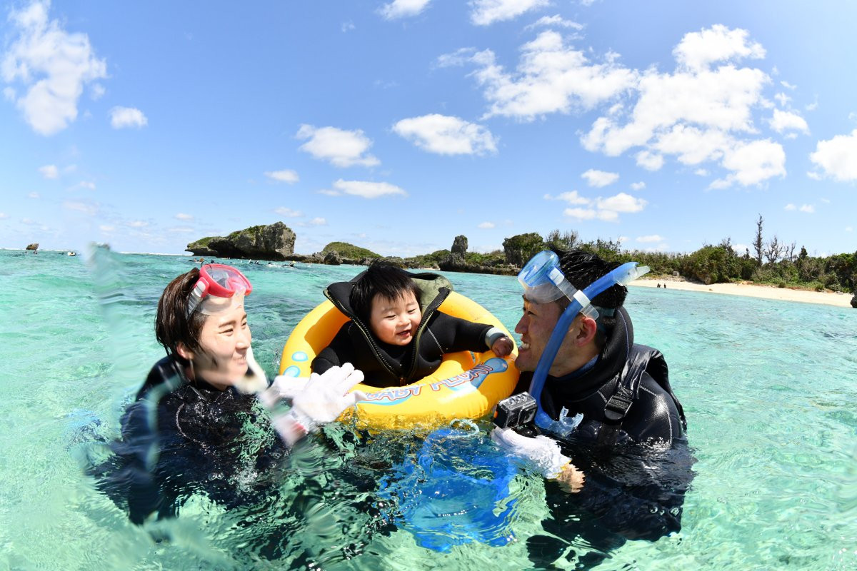 1歳からOK！青の洞窟こどもシュノーケル貸切ツアー　ピンクマーメイド