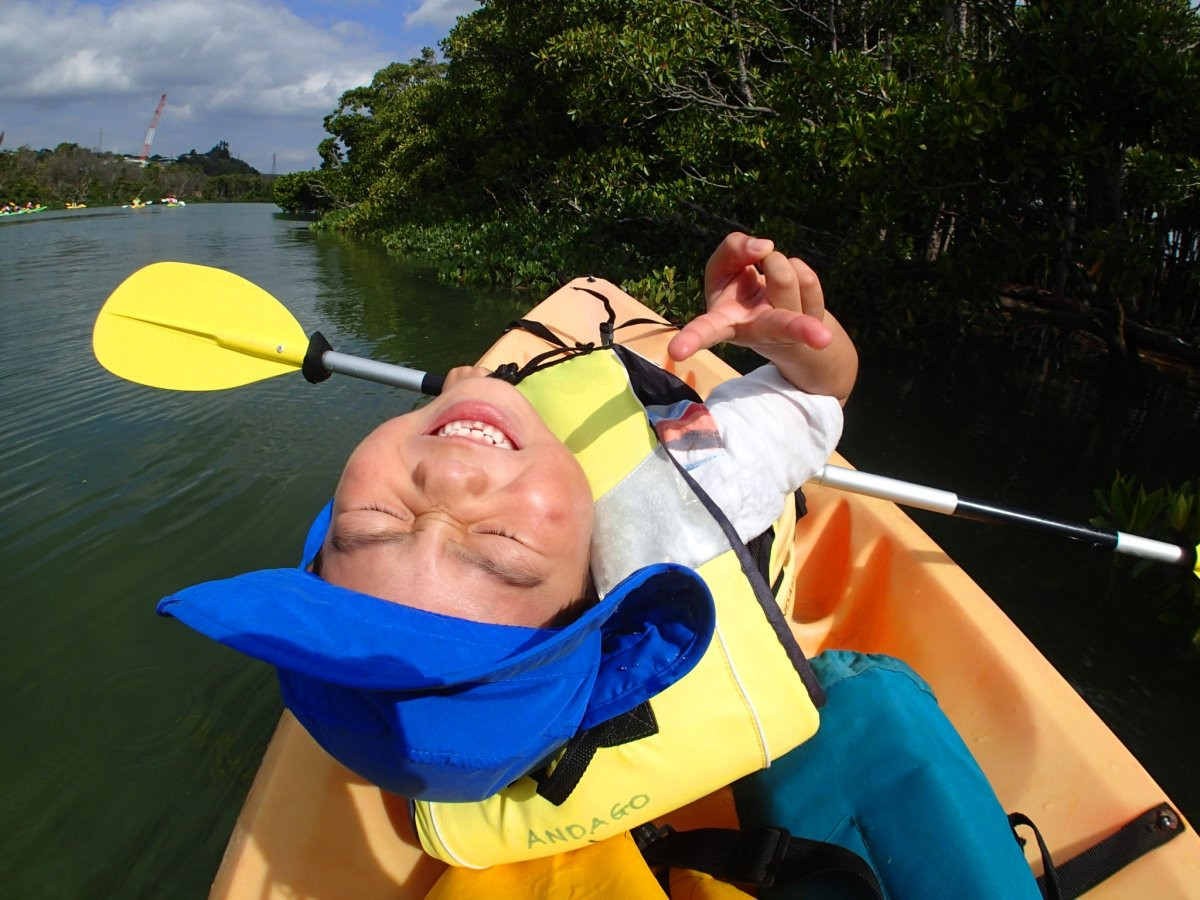 沖縄アンダゴ【1歳OK★1グループ完全貸切り】熱帯ジャングルマングローブのカヤック探検