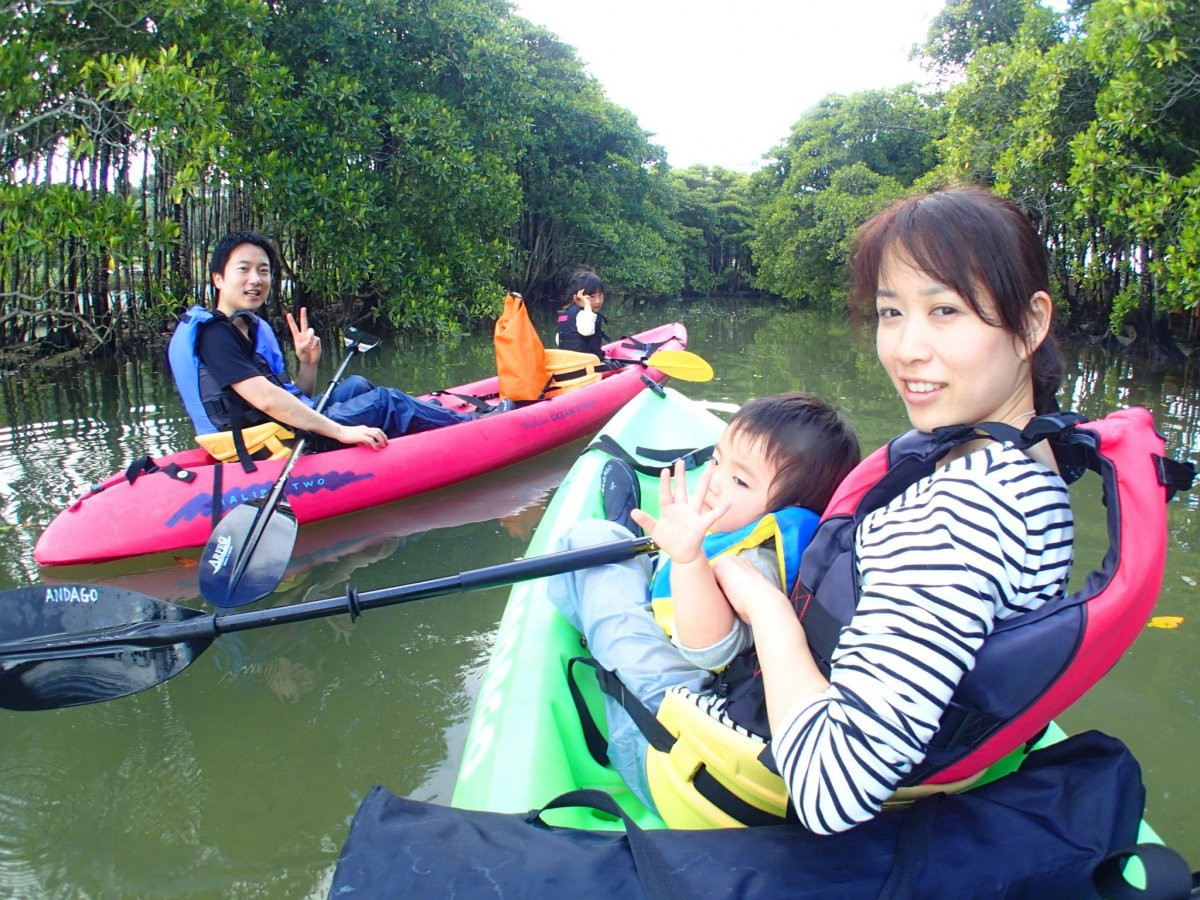 沖縄アンダゴ【1歳OK★1グループ完全貸切り】熱帯ジャングルマングローブのカヤック探検