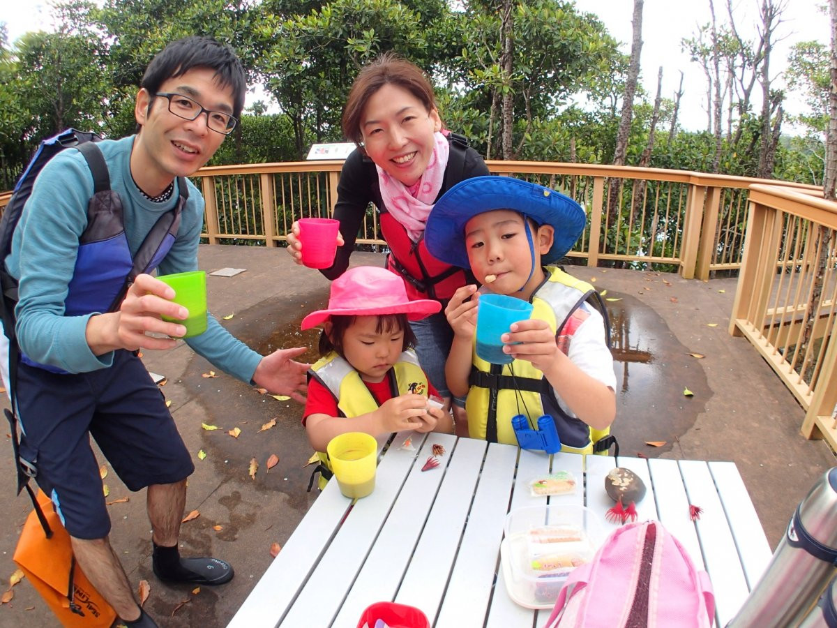 沖縄アンダゴ【1歳OK★1グループ完全貸切り】熱帯ジャングルマングローブのカヤック探検