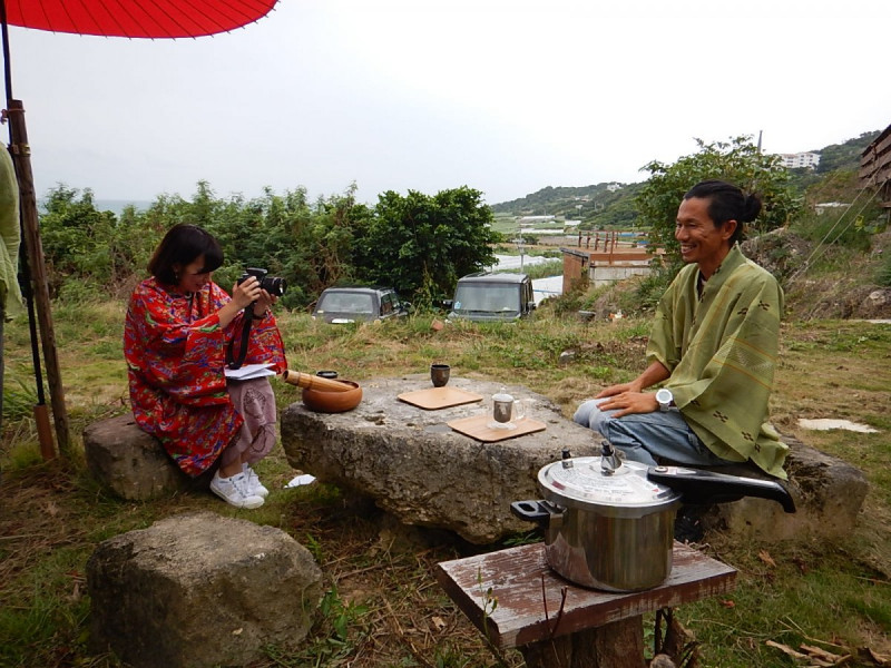 ぶくぶく茶や郷土料理体験でディープな沖縄の旅
