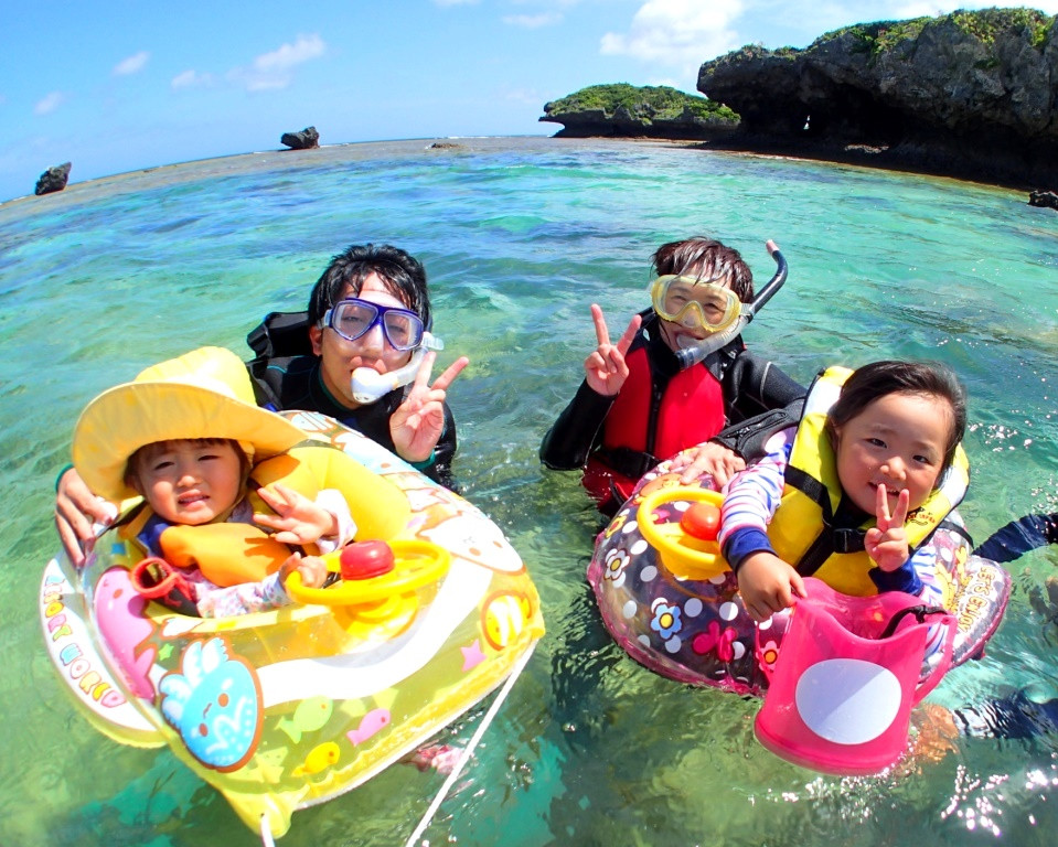 沖縄アンダゴ【2歳～】【グループ完全貸切り】カヤック＆南国ホワイトビーチ熱帯魚シュノーケル】