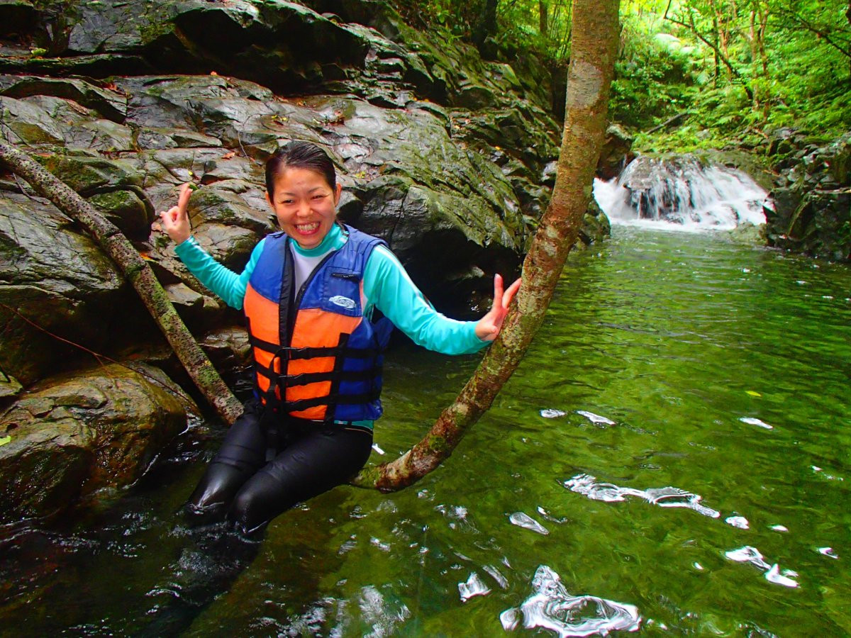 ジュラシックワールドの世界、やんばるの森でエコツアー