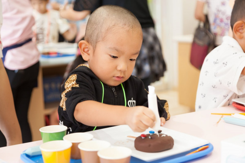 Blue Seal Makiminato Main Store Experience Making Ice Cream at the Adjacent Ice Park!