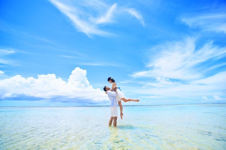 【瀬底ビーチ】目の前に広がるのは真っ青な空と海！沖縄本島 北部の海はキレイ！