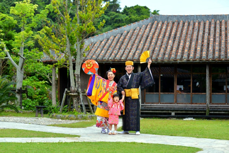 【古民家】　沖縄へ家族旅行♪ お子様の琉球衣装要望に合わせてご用意！ご旅行の合間に家族の思い出を増やしましょう！