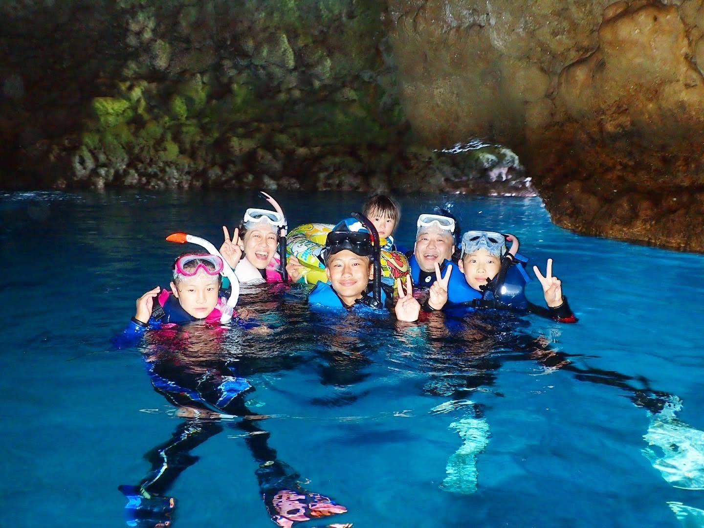 【青の洞窟・1組貸切ツアー】2歳から70歳まで参加可能!　Divingshop Ryo