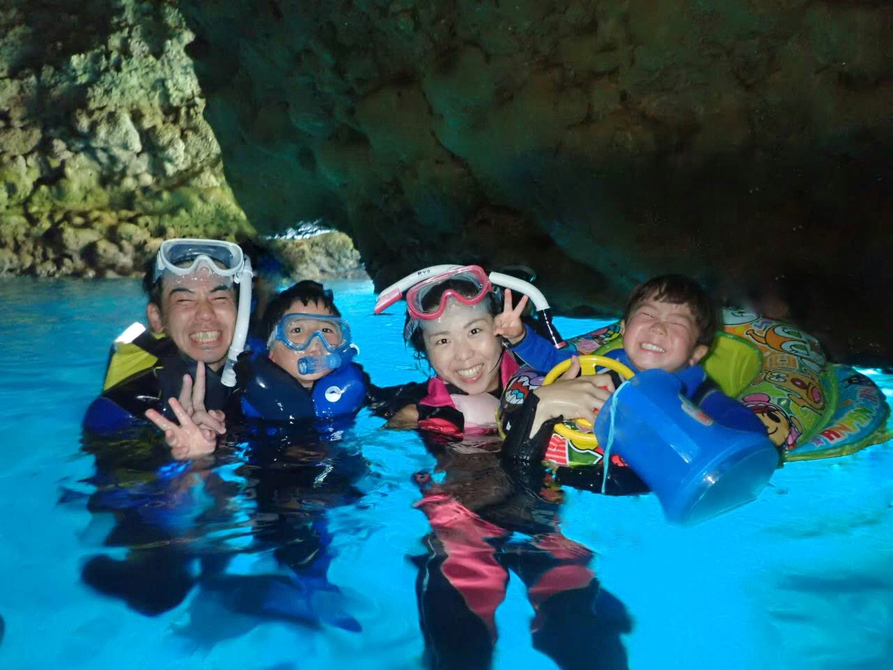 【青の洞窟・1組貸切ツアー】2歳から70歳まで参加可能!　Divingshop Ryo