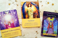 オラクルカードを使い、天使や精霊、大いなる存在からのメッセージをお伝え致します。