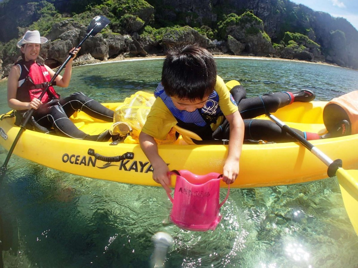 【1歳～OK・1グループ完全貸切り】断崖絶壁シーカヤック＆サンゴ礁探検と貝殻拾い　沖縄アンダゴ