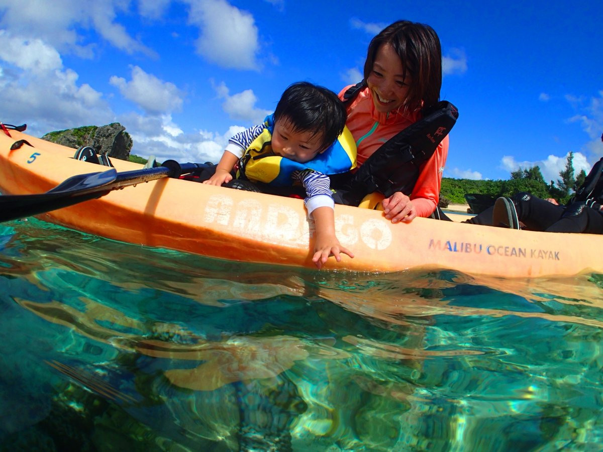 【1歳～OK・1グループ完全貸切り】断崖絶壁シーカヤック＆サンゴ礁探検と貝殻拾い　沖縄アンダゴ