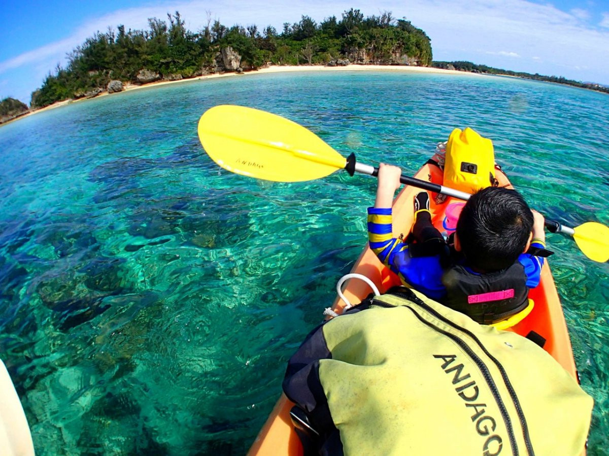 【1歳～OK・1グループ完全貸切り】断崖絶壁シーカヤック＆サンゴ礁探検と貝殻拾い　沖縄アンダゴ