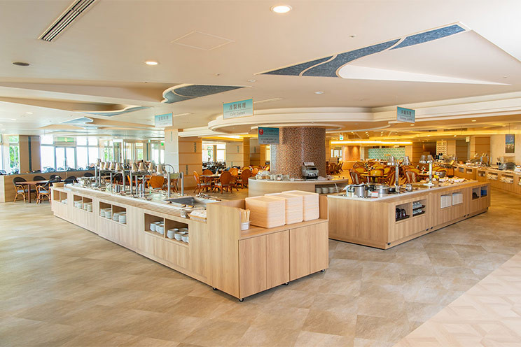 シーサイドレストラン 谷茶ベイ（リザンシーパークホテル谷茶ベイ）